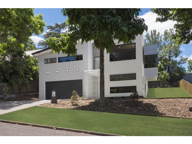 3 Ferguson Street, Mount Lofty QLD 4350