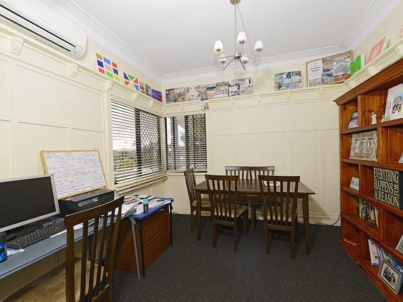 37 Stanley Road, Camp Hill QLD 4152