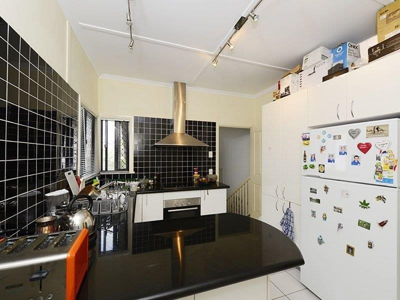 37 Stanley Road, Camp Hill QLD 4152