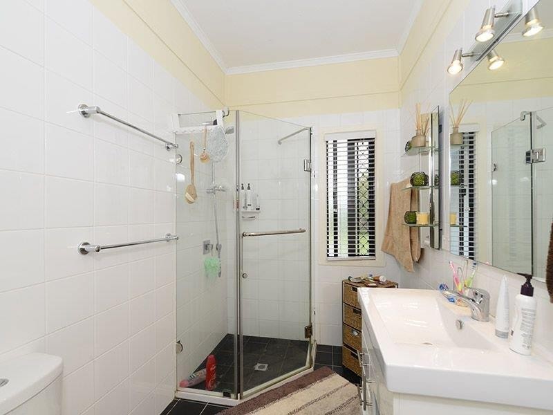 37 Stanley Road, Camp Hill QLD 4152