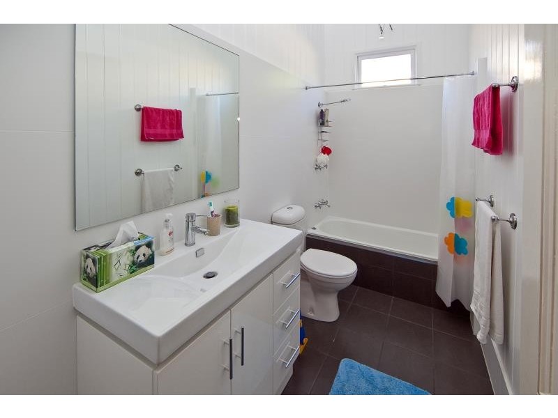 23 Beatrice Street, Bardon QLD 4065