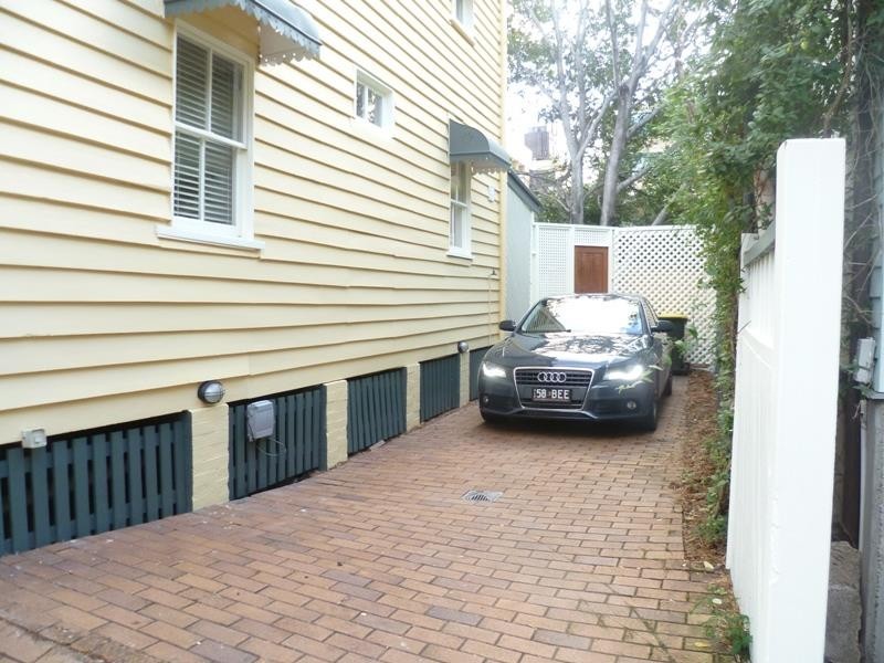 34 Robert Street, Spring Hill QLD 4000