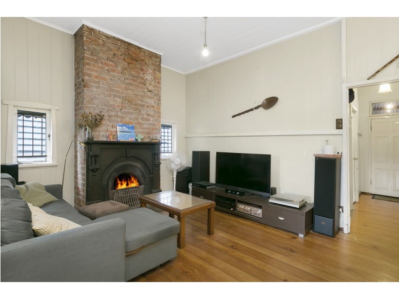 16 Macgregor Terrace, Bardon QLD 4065