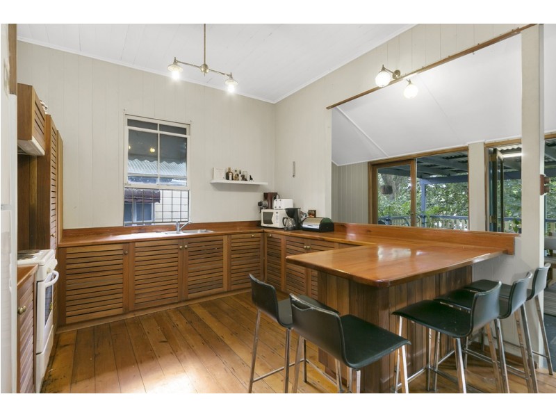 16 Macgregor Terrace, Bardon QLD 4065