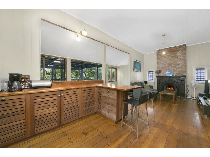 16 Macgregor Terrace, Bardon QLD 4065