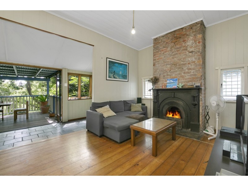 16 Macgregor Terrace, Bardon QLD 4065