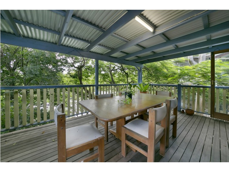 16 Macgregor Terrace, Bardon QLD 4065