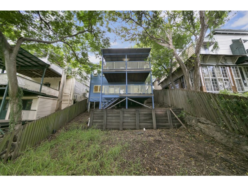 16 Macgregor Terrace, Bardon QLD 4065