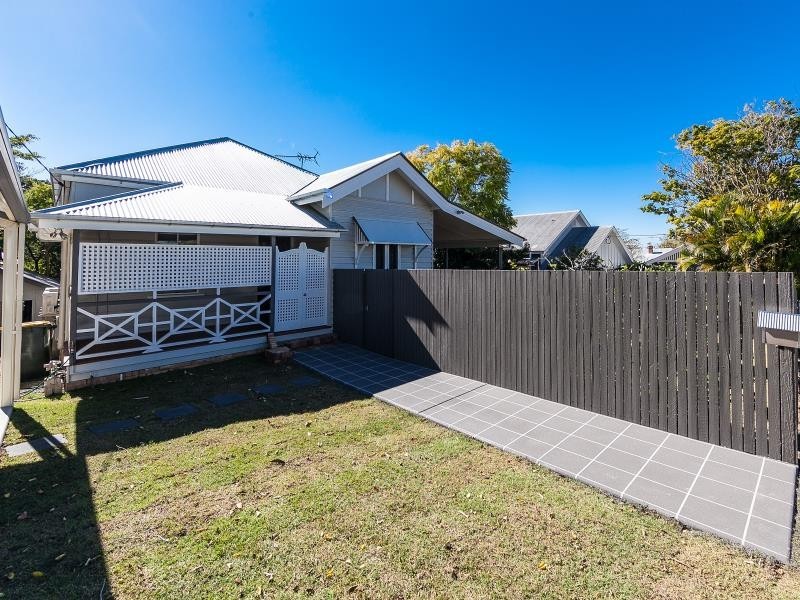 23 Goldsbrough Road, Taringa QLD 4068