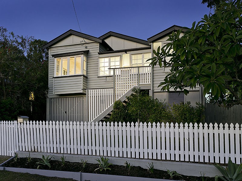 24 Smith Street, Holland Park QLD 4121