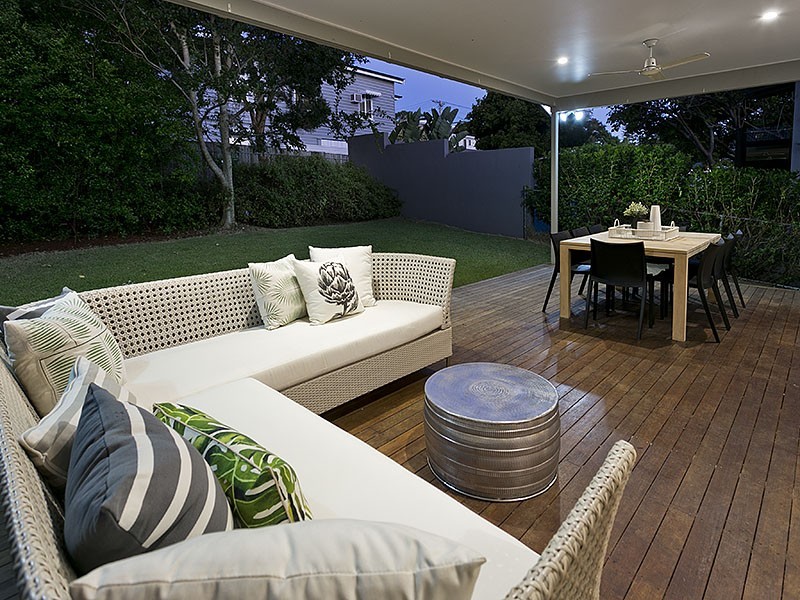 24 Smith Street, Holland Park QLD 4121