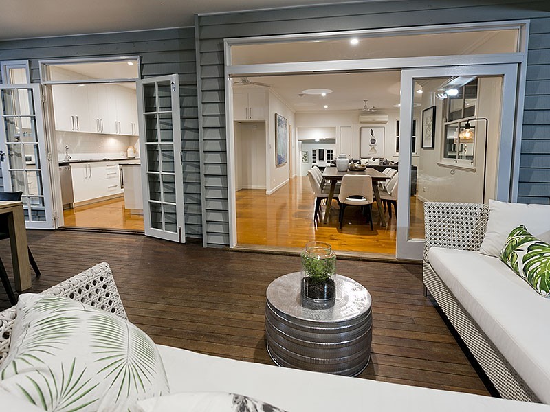 24 Smith Street, Holland Park QLD 4121