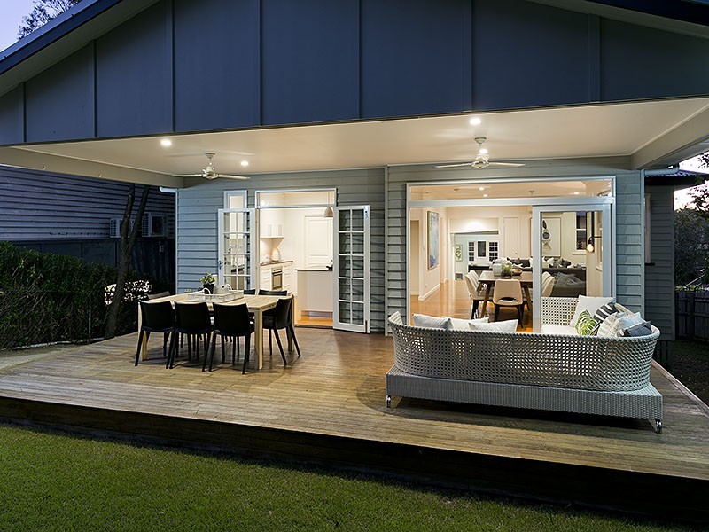 24 Smith Street, Holland Park QLD 4121