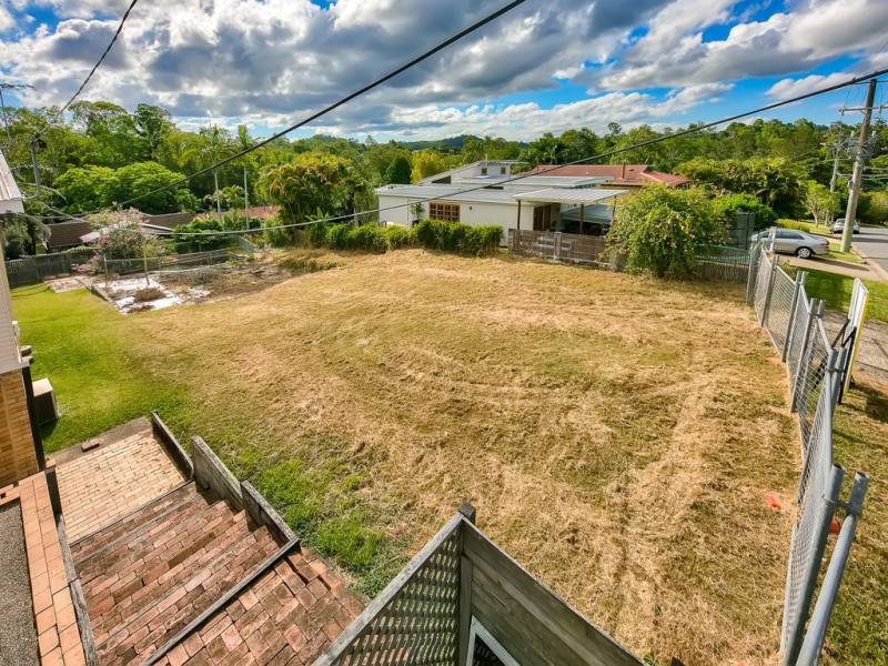 18 Lomatta Street, The Gap QLD 4061