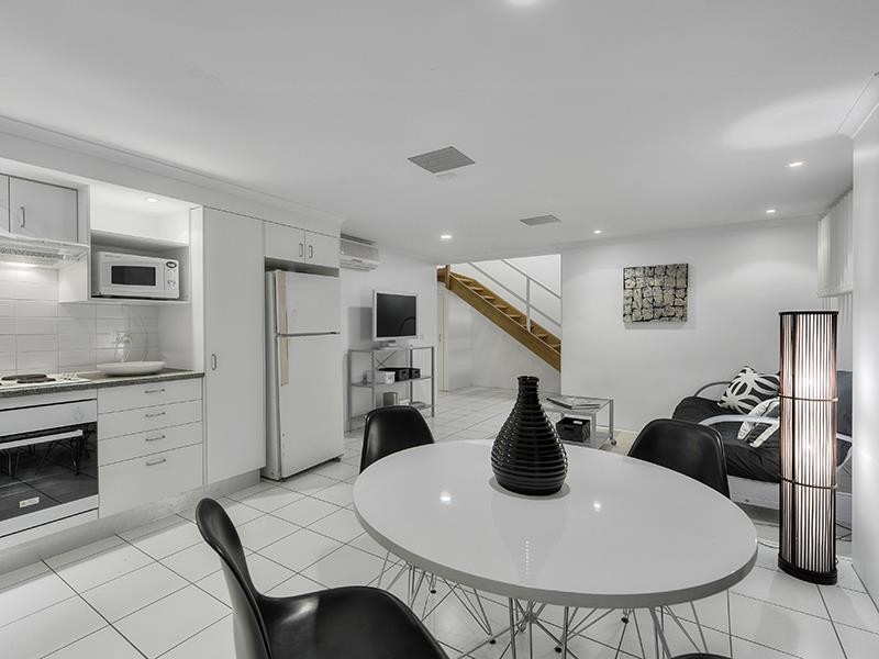 Unit 2B @ 2/24 Plunkett Street, Paddington QLD 4064