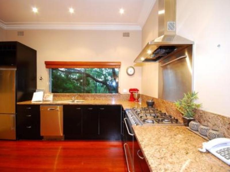 100 Simpsons Road, Bardon QLD 4065