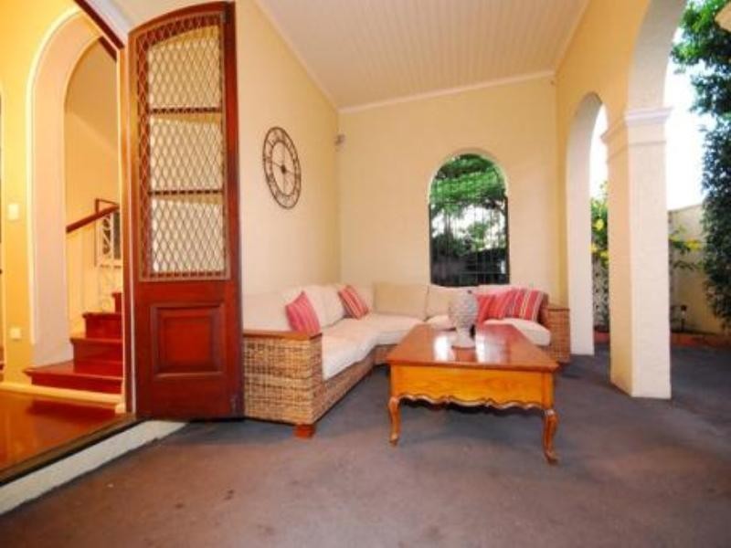 100 Simpsons Road, Bardon QLD 4065