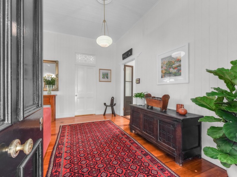 83 Bardon Esplanade, Bardon QLD 4065