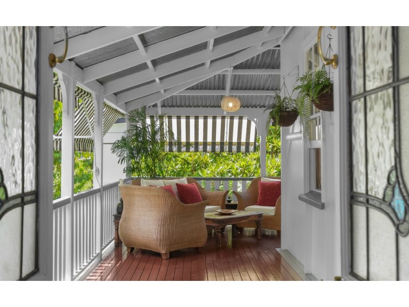 83 Bardon Esplanade, Bardon QLD 4065