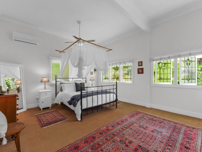 83 Bardon Esplanade, Bardon QLD 4065