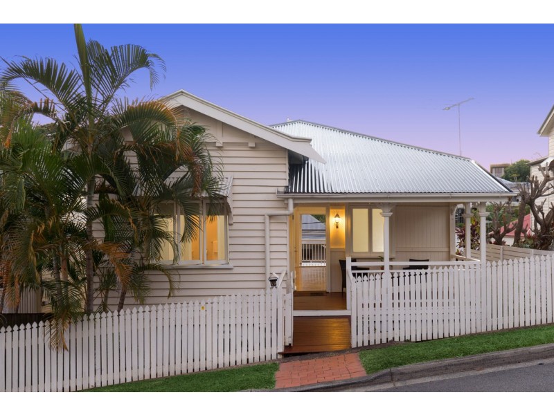 18 Emeline Street, Kelvin Grove QLD 4059