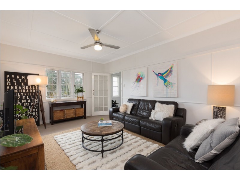 27 Blaxland Street, Milton QLD 4064