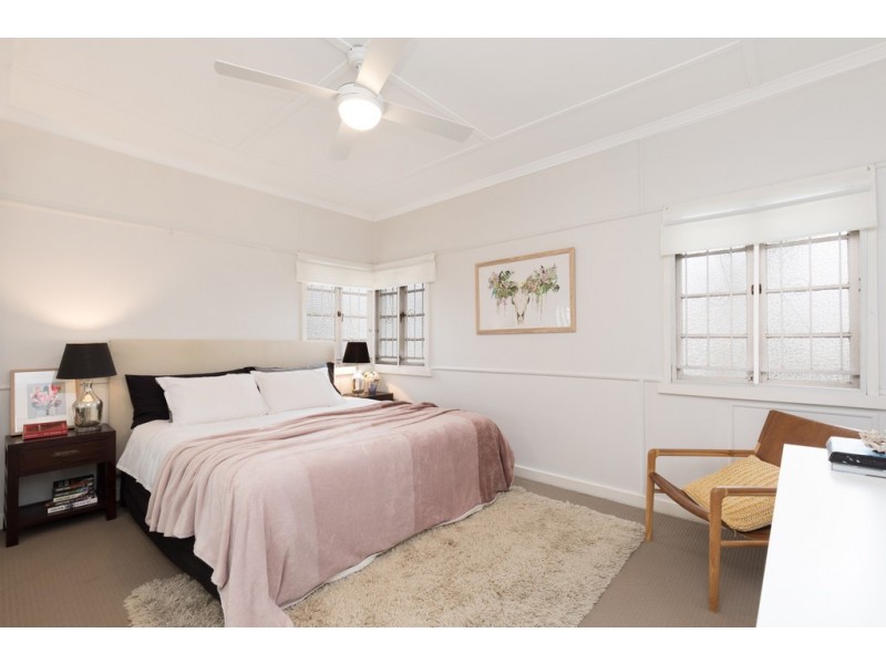 27 Blaxland Street, Milton QLD 4064