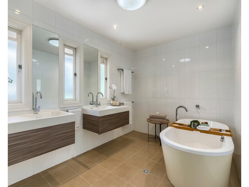 195 Laurel Avenue, Chelmer QLD 4068