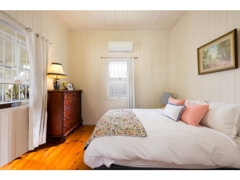 27 Coronation Street, Bardon QLD 4065