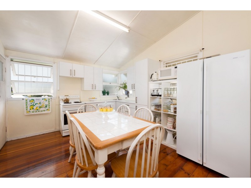 27 Coronation Street, Bardon QLD 4065