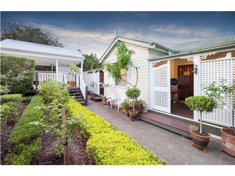 15 The Drive, Bardon QLD 4065