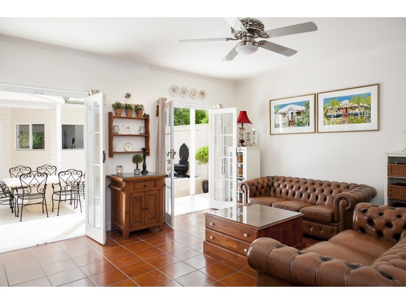 15 The Drive, Bardon QLD 4065