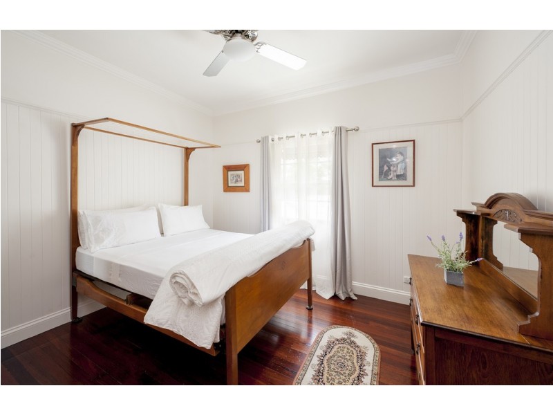 15 The Drive, Bardon QLD 4065