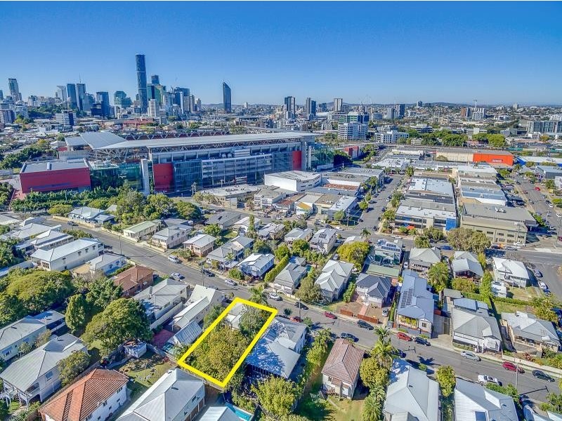 17 Blaxland St, Milton QLD 4064