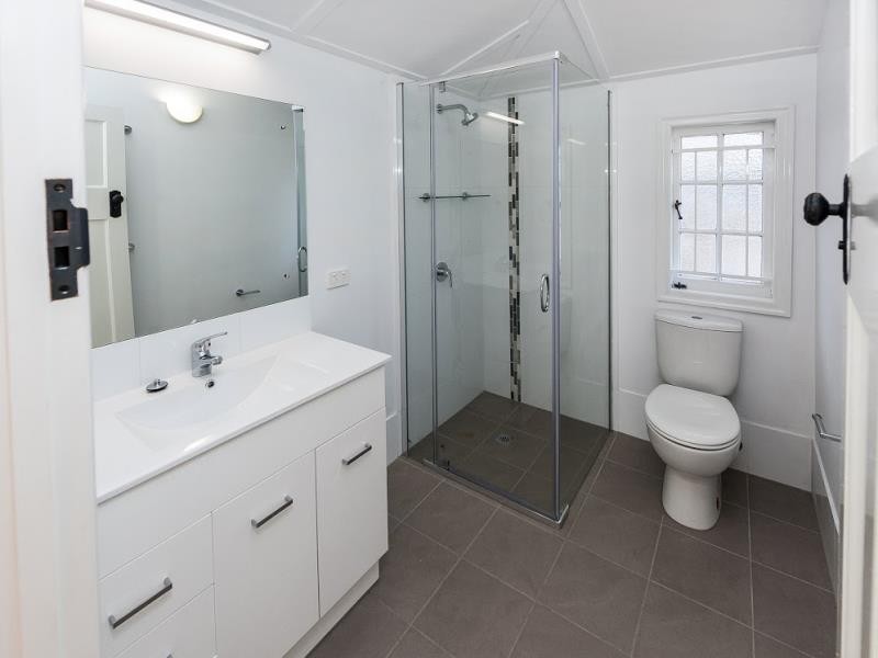 24 Mackay Terrace, Bardon QLD 4065