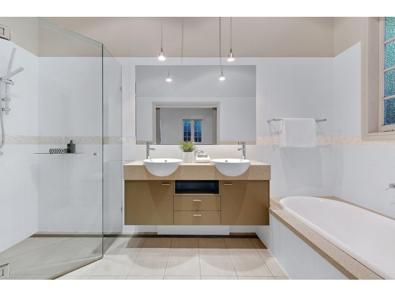 221 Bonney Avenue, Clayfield QLD 4011