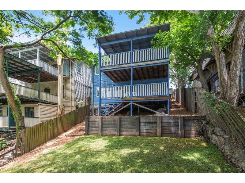 16 Macgregor Terrace, Bardon QLD 4065