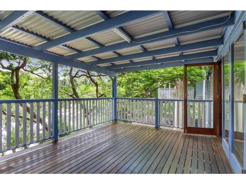 16 Macgregor Terrace, Bardon QLD 4065