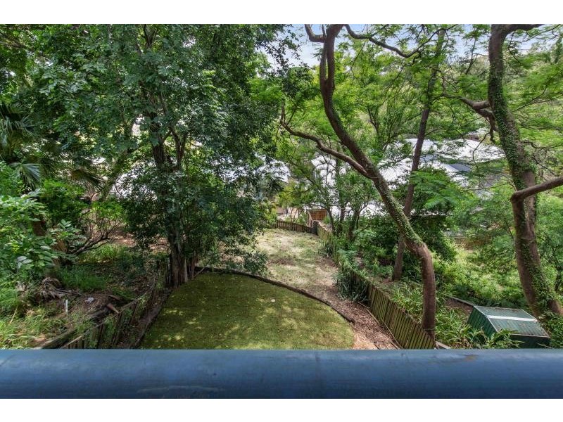 16 Macgregor Terrace, Bardon QLD 4065