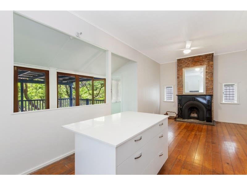 16 Macgregor Terrace, Bardon QLD 4065