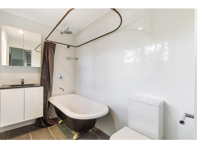 16 Macgregor Terrace, Bardon QLD 4065