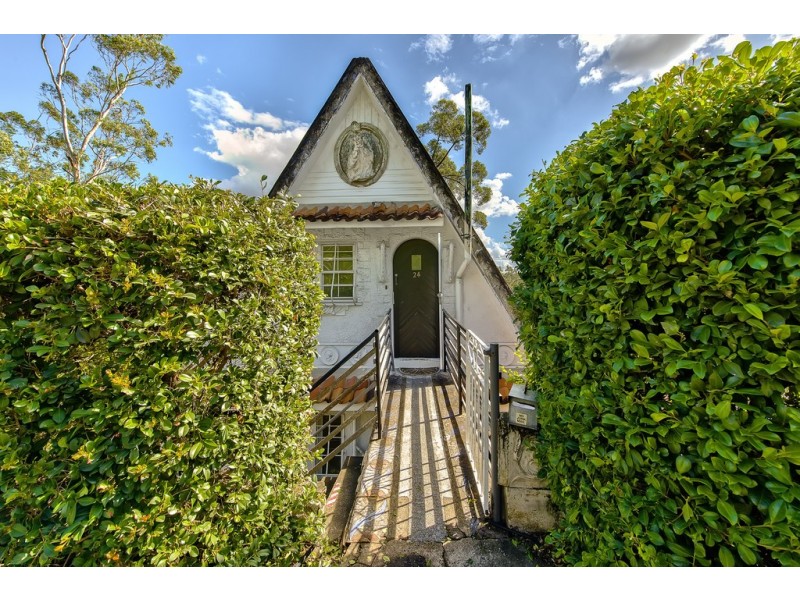 24 Macgregor Terrace, Bardon QLD 4065