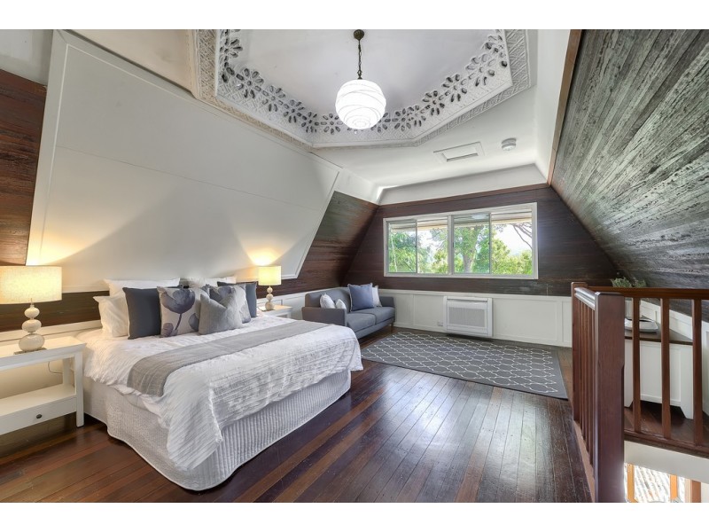 24 Macgregor Terrace, Bardon QLD 4065