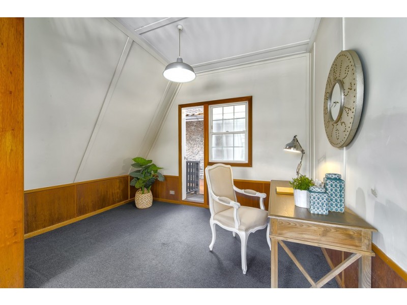 24 Macgregor Terrace, Bardon QLD 4065