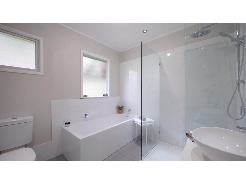 18 Rosewood Street, Bardon QLD 4065