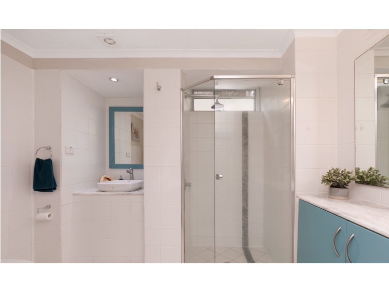 18 Rosewood Street, Bardon QLD 4065