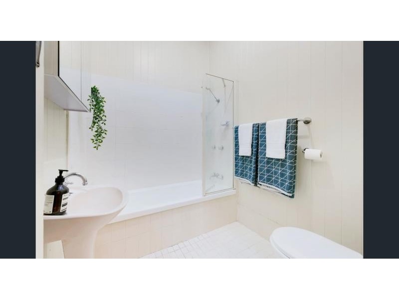 221 Coopers Camp Rd, Ashgrove QLD 4060