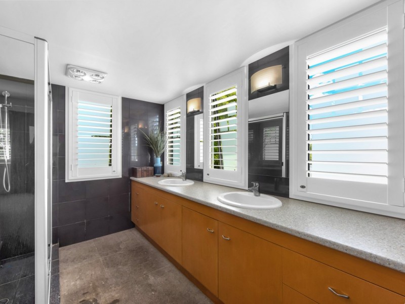 35A Dudley Street, Bardon QLD 4065