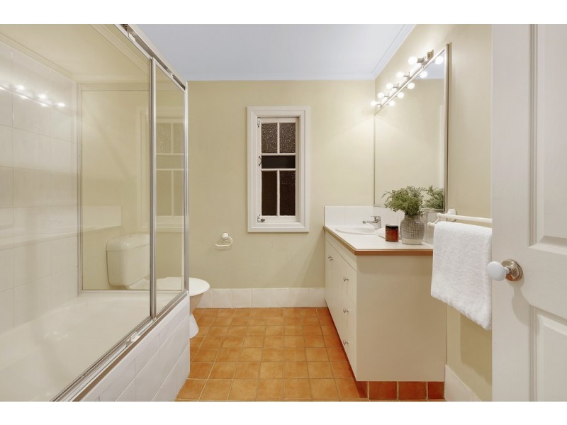 113 Empress Terrace, Bardon QLD 4065