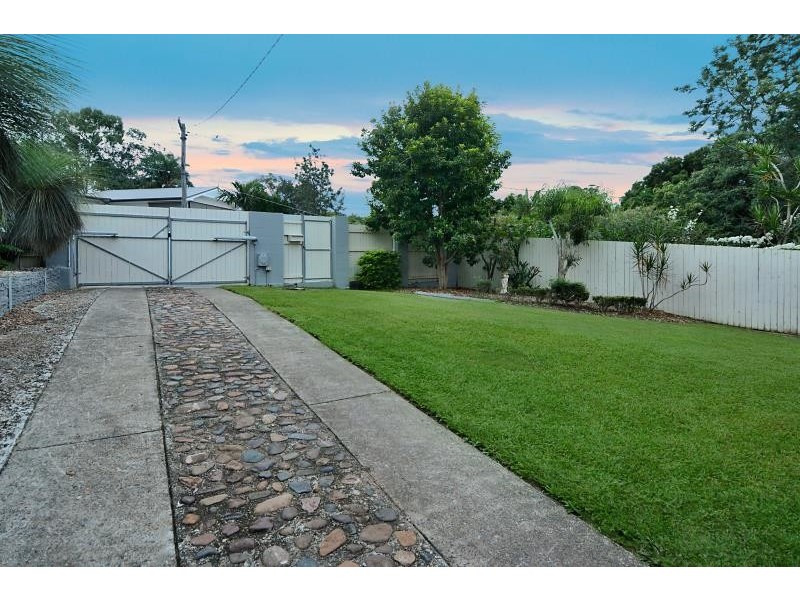 15 Rutherford Street, Stafford Heights QLD 4053
